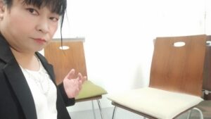 Kojunによる空椅子の心理療法